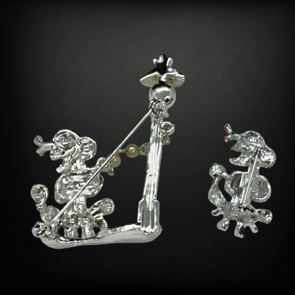 Vintage Faux Pearl & Enamel French Poodle & Light Post Brooch - Picture 5 of 7